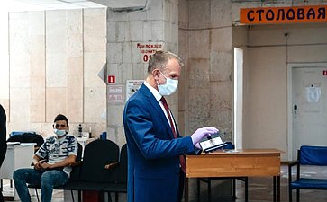 Владимир Кравченко принял участие в процедуре общероссийского голосования по вопросу одобрения изменений в Конституцию Российской Федерации