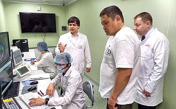 Сенаторы посетили Вологодскую областную клиническую больницу