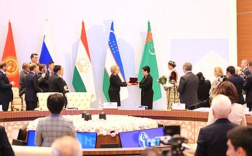 27–28 октября 2022 года. Рабочий визит в Республику Узбекистан делегации
Совета Федерации во главе с Председателем