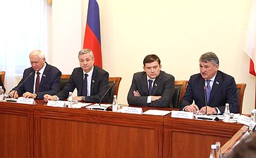 Заседание Дискуссионного клуба Молодежного парламента Вологодской области на тему «Бюджет региона: стабильный фундамент динамичного развития»