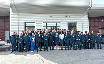 Эдуард Исаков в преддверии 375-й годовщины пожарной охраны России посетил 7-й пожарно-спасательный отряд города Ханты-Мансийска