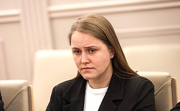 Встреча Александра Варфоломеева с членами молодежного парламента при Тульской областной Думе