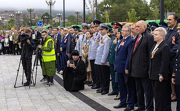 Григорий Карасин вместе с губернатором Сахалинской области Валерием Лимаренко, представителями силовых ведомств и общественности открыли в Южно-Сахалинске сквер «Щит и Меч»