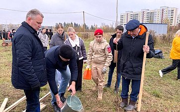 Анатолий Артамонов совершил рабочую поездку в Боровский муниципальный округ, где принял участие в ряде мероприятий