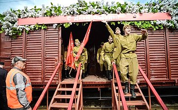 Председатель Комитета СФ по федеративному устройству, региональной политике, местному самоуправлению и делам Севера Андрей Шевченко принял участие в торжественной встрече «Поезда Победы» на вокзале Оренбурга