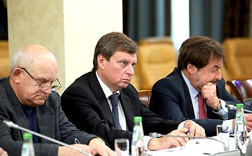Андрей Епишин принял участие в обсуждении параметров проекта федерального бюджета на 2019 г. и на плановый период 2020 и 2021 гг. в Общественной палате РФ