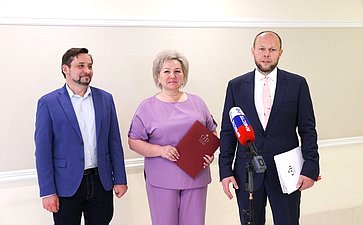 Презентация выставки работ наставников победителей Всероссийского художественного конкурса «Жизнь деленная на граммы»