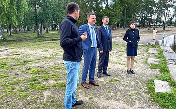Виктор Новожилов в рамках работы в регионе посетил поселок Кулой Вельского района