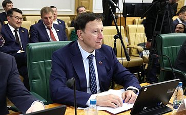 Парламентские слушания на тему «Вопросы повышения эффективности управления многоквартирными домами: основные подходы и предложения»