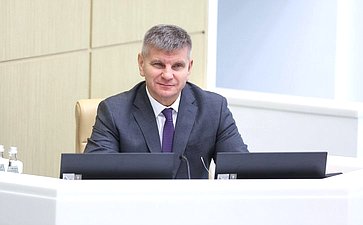 Геннадий Голов