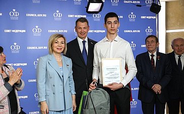 Награждение призеров Всероссийской сетевой акции «Подвиг села: наставники» и 7 творческих коллективов