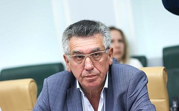 Круглый стол на тему «Инструменты развития производства малотоннажной химии в условиях санкционного давления»