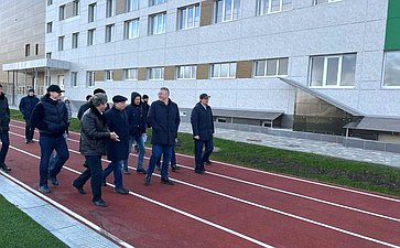 Анатолий Артамонов совершил рабочую поездку в Кавминводы и посетил строительные площадки социальных объектов Кисловодска