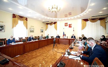 Юрий Воробьев обсудил с депутатами регионального парламента проблематику в сфере здравоохранения субъекта РФ