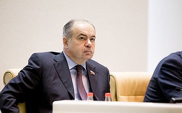 И. Умаханов 371-е заседание Совета Федерации