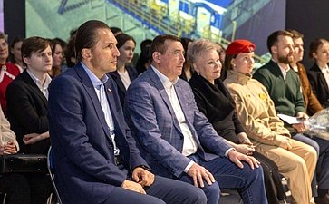 Андрей Хапочкин совместно с губернатором Валерием Лимаренко принял участие в открытии выставки «Сахалинские традиции. Нам есть чем гордиться»