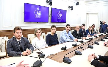 Встреча Натальи Мельниковой с активистами молодежного землячества Псковской области
