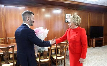 Валентина Матвиенко провела встречу с губернатором Чукотского автономного округа Владиславом Кузнецовым