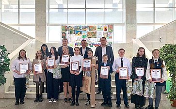 Айрат Гибатдинов встретился с победительницей Ульяновского регионального конкурса детского рисунка «Герои СВО»