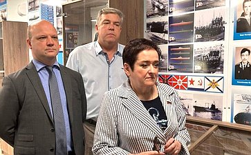 Лариса Мельник, поздравила севастопольских выпускников с последним звонком