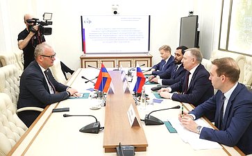 Встреча первого заместителя председателя Комитета СФ по социальной политике Александра Варфоломеева с депутатом Национального Собрания Республики Армения Алексеем Сандыковым