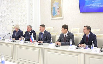 Делегация Совета Федерации во главе с председателем Комитета СФ по федеративному устройству, региональной политике, местному самоуправлению и делам Севера Андреем Шевченко находится с рабочим визитом в Республике Узбекистан