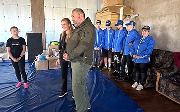 Дарья Лантратова провела прием граждан, передала инвентарь для спортивной школы Лисичанска и приняла участие в мероприятиях ко Дню Народного единства