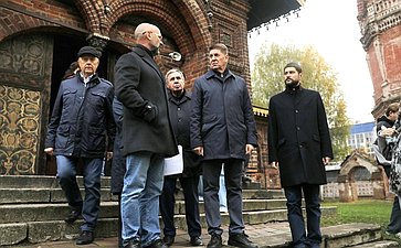 Сенаторы осмотрели площадки, отведенные под реализацию проектов комплексного развития территории и Церковь Иоанна Предтечи в Толчкове