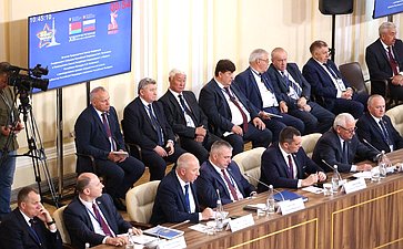 Встреча Председателя СФ Валентины Матвиенко и Председателя Совета Республики Национального собрания Республики Беларусь Натальи Кочановой с руководителями органов государственной власти субъектов Российской Федерации и регионов Республики Беларусь