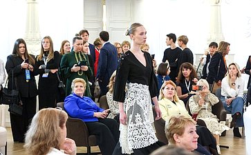 Модный показ «Елецкие кружева». Международный форум «Женщины за сохранение традиций»