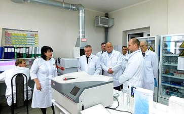 Владимир Бекетов и Алексей Кондратенко посетили Федеральное государственное бюджетное учреждение «Краснодарская межобластная ветеринарная лаборатория»