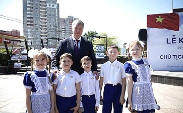 Айрат Гибатдинов совместно с губернатором региона Алексеем Русских провёл встречу с официальной делегацией провинции Нгеан Социалистической Республики Вьетнам