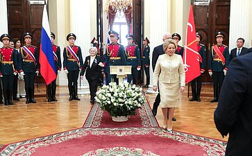 Валентина Матвиенко приняла участие в церемонии вручения знаков отличия «Почетный гражданин Санкт-Петербурга» в Мариинском дворце, посвященных Дню Санкт-Петербурга