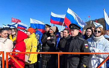 Татьяна Сахарова в рамках рабочей поездки в регион в Североморске приняла участие в концерте-митинге «Za Мир без нацизма!» в поддержку российской армии