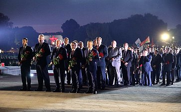 В память о событиях Великой Отечественной войны в ночь на 22 июня прошел митинг-реквием, в котором участвовали как школьники, прибывшие на «Поезде Памяти»