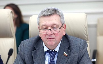 Александр Лутовинов