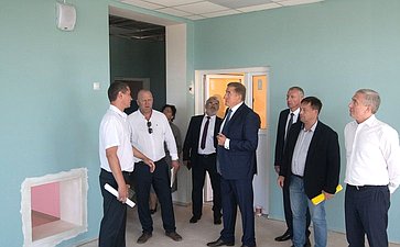 Сергей Лукин осмотрел ход работ строящегося детского сада и оценил степень готовности объекта