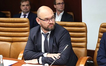 Заседание секции «Искусственный интеллект» на тему «Международный опыт регулирования технологий искусственного интеллекта: актуальные аспекты выбора вектора для России»