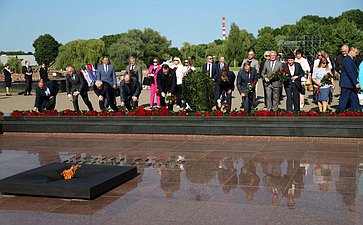 Мемориальный комплекс «Брестская крепость-герой». Церемония возложения венка и цветов к Вечному огню