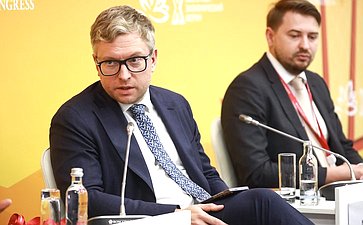 Сессия «Россия и Азия: как построить мосты в новой реальности банкинга?». X Восточный экономический форум