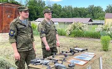 Айрат Гибатдинов в преддверии Дня защиты детей провел занятие в рамках проекта «Школа защитников Родины»