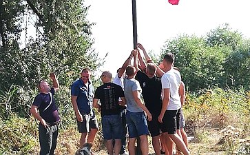 В память о защитниках Отечества, в подмосковной деревне Мокрое была установлена стела «Населённый пункт воинской доблести»