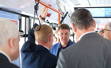 В ходе поездки сенаторы РФ посетили ряд ключевых социальных объектов, обсудили вопросы развития городского транспорта, обновления подвижного состава, темы инженерной инфраструктуры и экологии