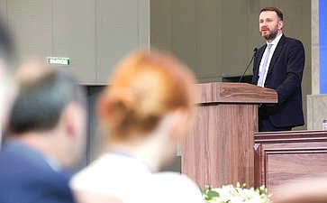 Пленарное заседание Х Парламентского форума «Историко-культурное наследие России»