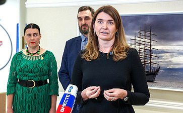Открытие в Совете Федерации выставки индустриальных пейзажей, посвященной Дню машиностроителя
