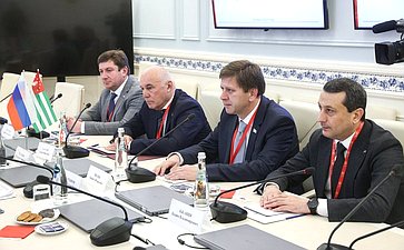 Председатель Комитета СФ по обороне и безопасности Владимир Булавин провёл рабочую встречу с делегацией Парламента Абхазии