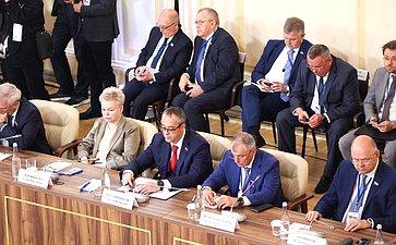 Встреча Председателя СФ Валентины Матвиенко и Председателя Совета Республики Национального собрания Республики Беларусь Натальи Кочановой с руководителями органов государственной власти субъектов Российской Федерации и регионов Республики Беларусь
