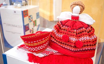 Пленарное заседание «Народные художественные промыслы и креативные индустрии. Перспективы развития». XII форум регионов России и Беларуси