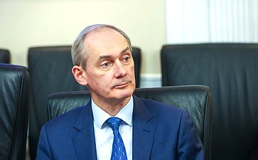 Совещание Комитета Совета Федерации по Регламенту и организации парламентской деятельности «Выборы в 2025 году и общественный контроль за голосованием»