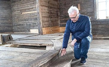 Александр Усс в рамках работы в регионе проинспектировал ход реставрации храма в деревне Барабаново